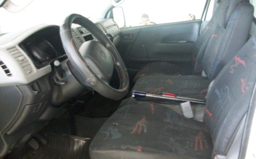 Toyota Hiace 2010 - Image 2